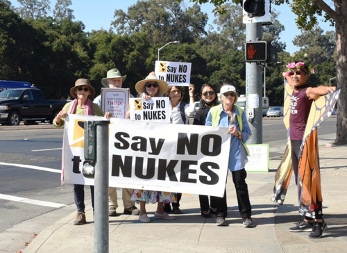 Palo Alto picketers 